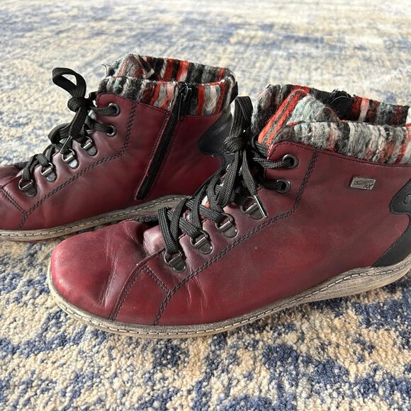 Red leather Remonte ankle boots - Picture 2 of 3